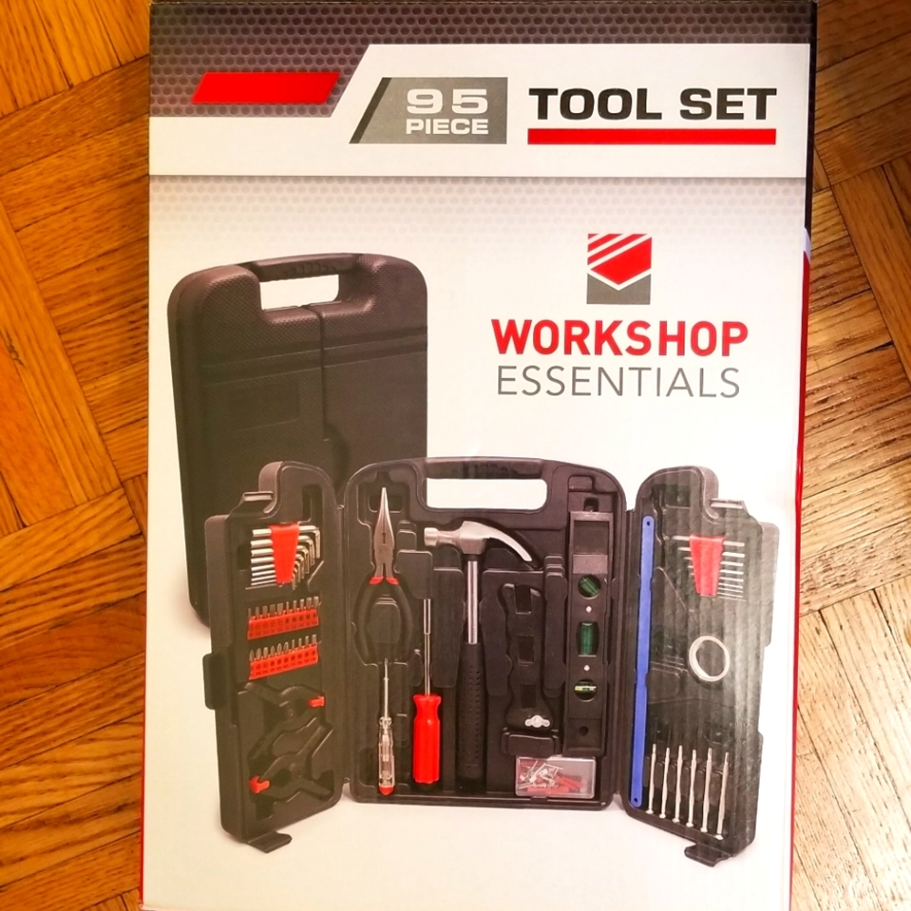 BRAND NEW 95 PIECE TOOL SET WITH CASE